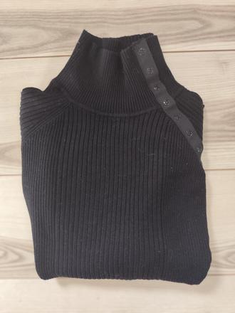 Čierny polorolák, s