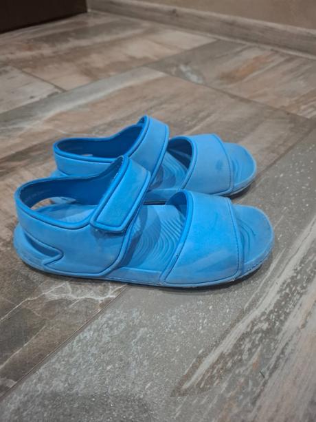 Predám sandále k vode, 32