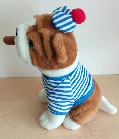 Veľký psík - boxer, aj s oblečením, 