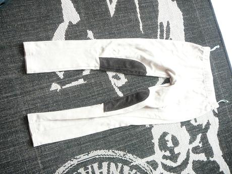 Dievcenske jeginsy, 122