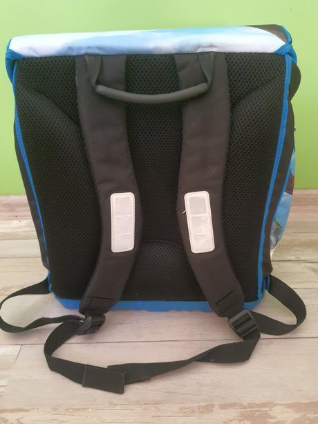 Školská taška ako vycvičiť draka, 