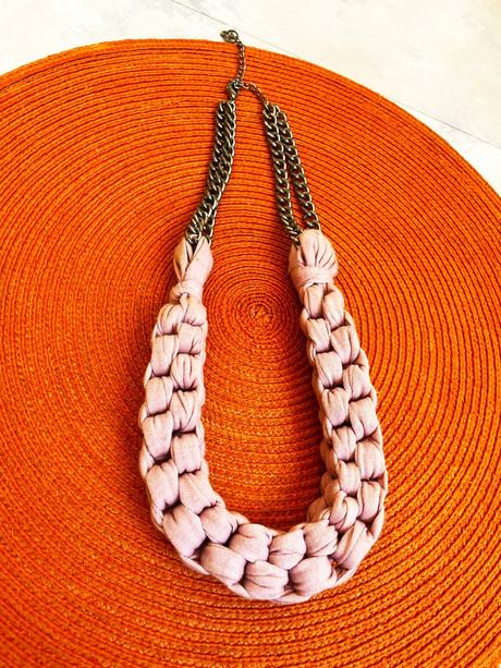 Zaujímavý náhrdelník,