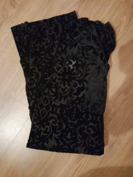 Šaty spoločenské, 46