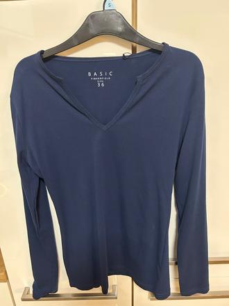 Tmavomodre tricko, gate,m