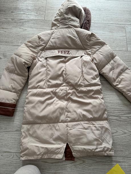 Dievčenská bunda, 158