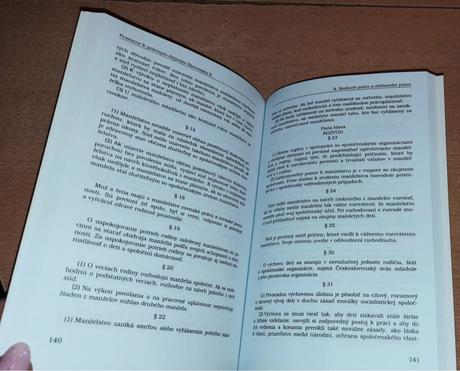 Predám učebnicu- pramene k právnym dejinám slovens, 