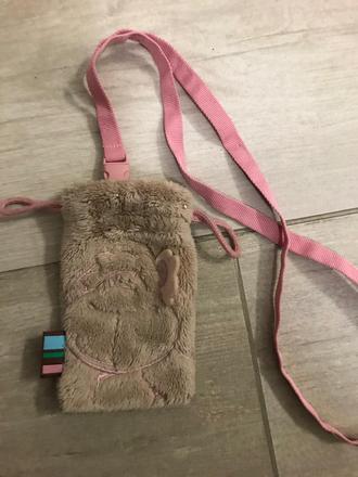 Makkučké chlpaté uni puzdro na mobil od nici, 