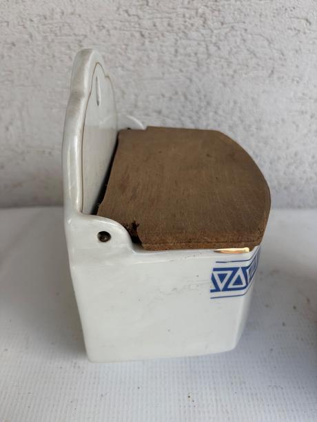 Starozitna vintage zavesna doza nadoba korenicka,