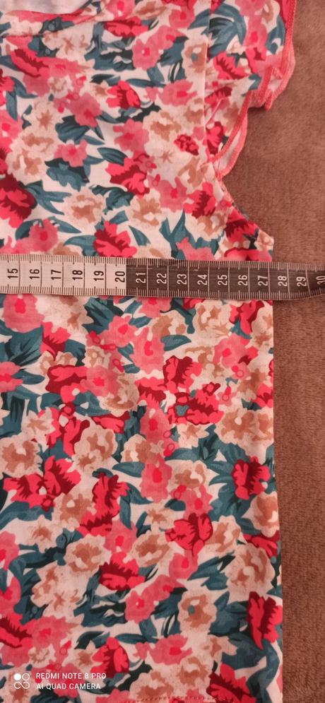 Kvetinové tričko cca 3-4 rok., 104