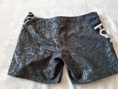 Šortky do vody a na pláž, 38