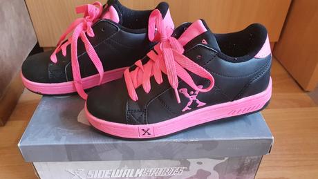 Topánky s kolieskami, 34