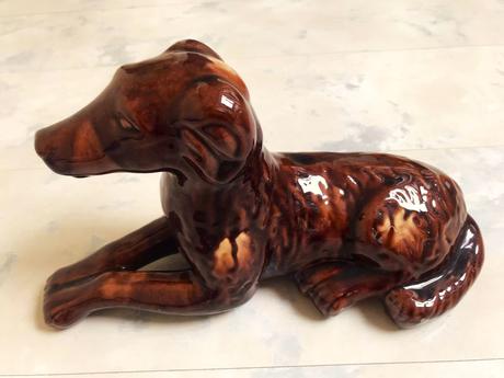 Starožitná socha - porcelánový pes, 