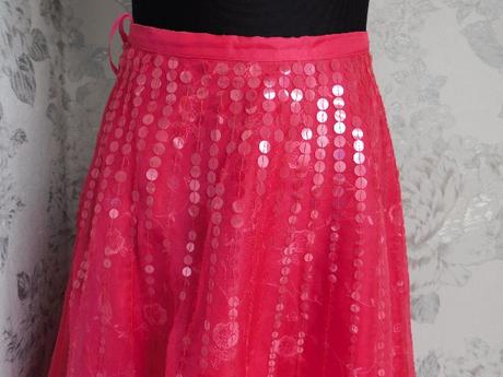 Luxusna velmi pekna hodvabna sukna, 38