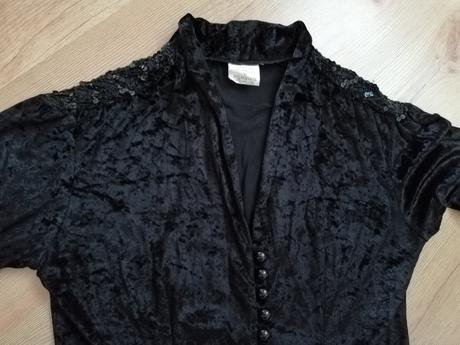 Čierne zamatové sako, 40