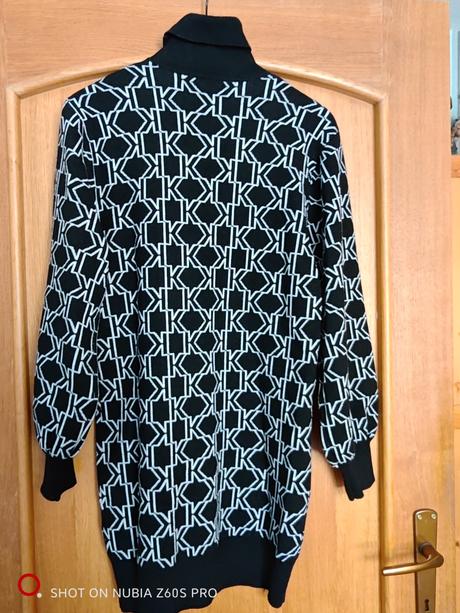 Karl lagerfeld originál svetríkové monogram šaty, m