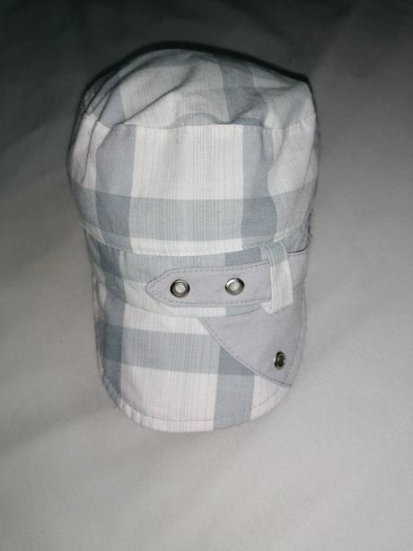 Čapička so šiltom, 50