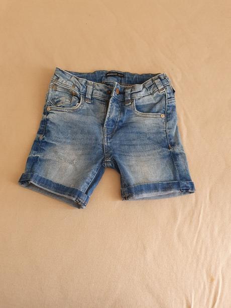 Kratase, reserved,104