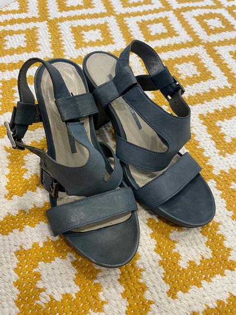 Sandáliky na podpätku, 38