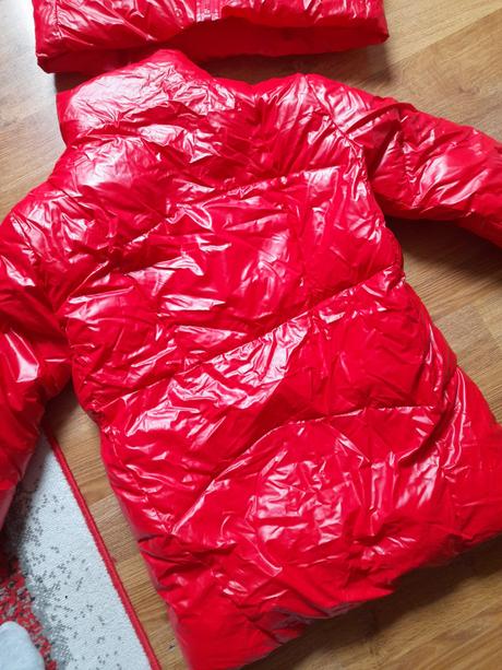 Červené bundy 2 kusy-cena spolu, l