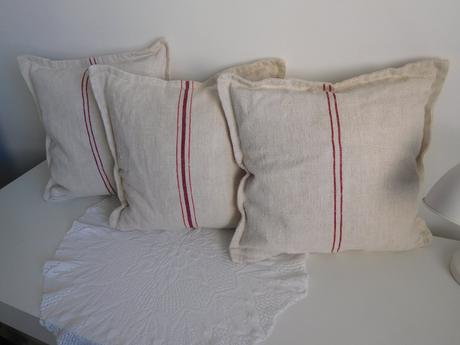 Vankúše menšie , vačšie, podlhovasté,, 