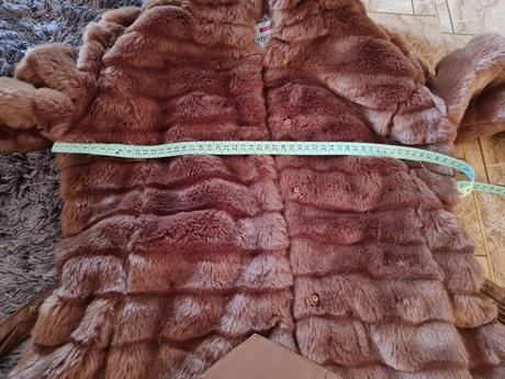 Hnedý kožúšok, s