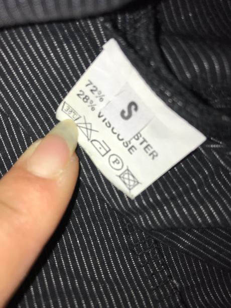 Čierne páskované šaty, s