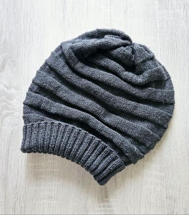 Pekná volnejšia čiapka, l