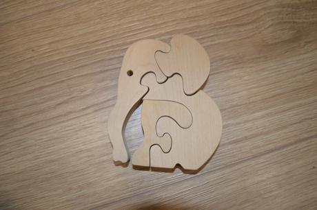 Drevená debňa s hračkami,