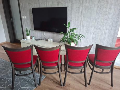 Jedálenský stôl + stoličky, 