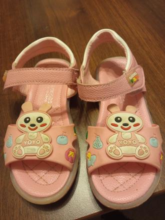 Zajacikove svietiace sandále, 28