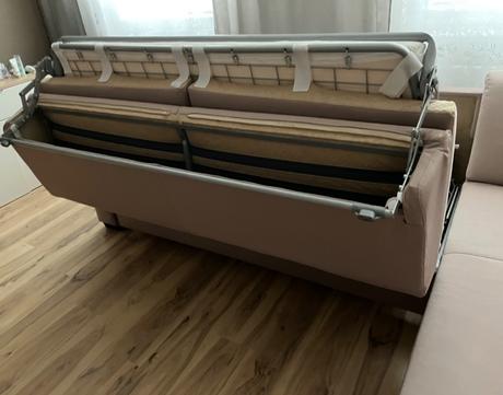 Rohová sedačka s otomanom na každodenné spanie,