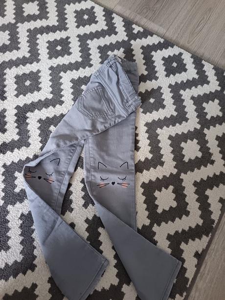 Nohavice s mačiatkami na kolienkách, h&m,116
