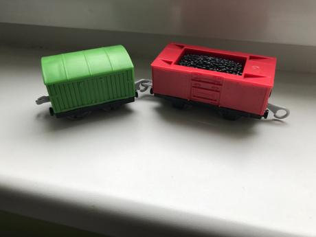 Vagoniky z vlaku ( uhlie sa dá pretáčať ) - 17 cm,