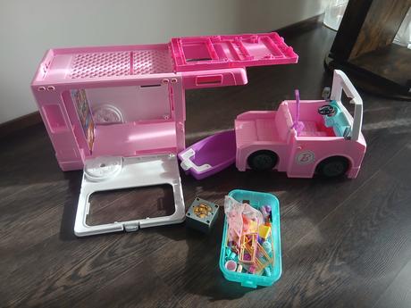 Barbie karavan+sanitka, 