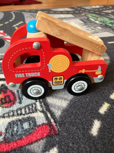 Hasičské auto drevené, 
