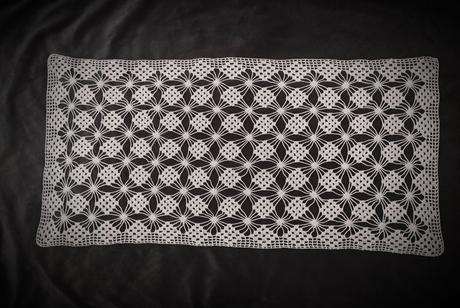 Biely háčkovaný obrus/háčkovaná dečka,