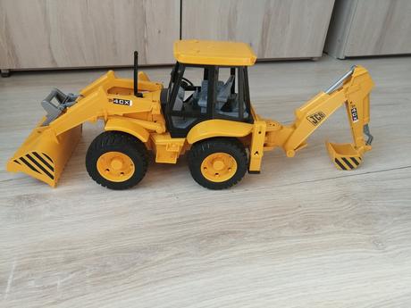 Bruder traktor jcb s predným nakladačom a bagrom,
