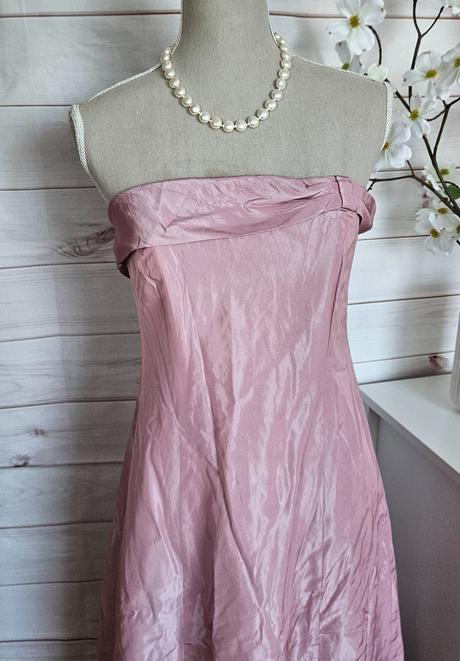 Pekné jednoduché šaty, s