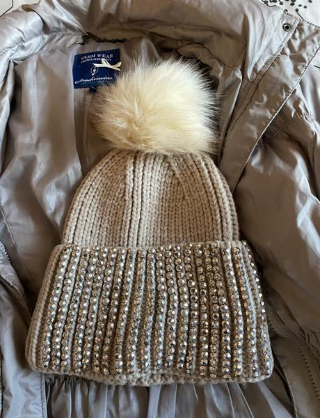 Teplá mäkká čiapka s brmbolcom - uni veľkosť,