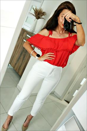 Červená blúzka, 40