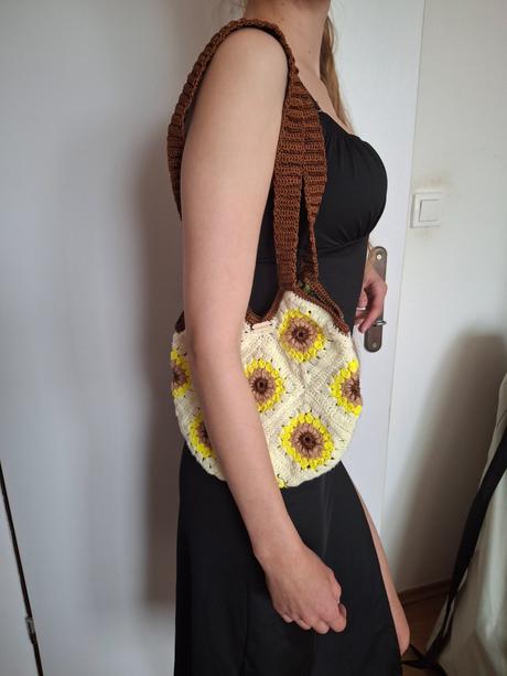 Hačkovana crossbody kabelja,