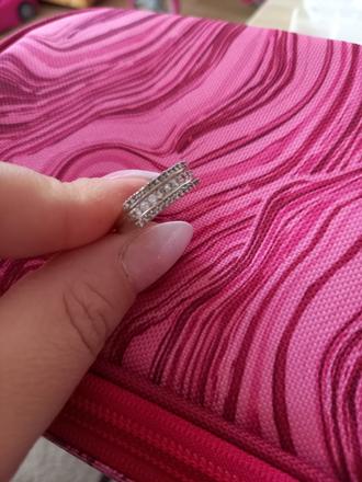 Strieborný prsteň s kamienkami,