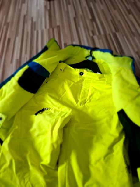 Zimna bunda + oteplovaky, 146