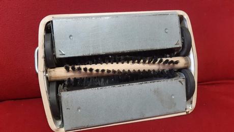 Predám mechanickú metlu bez tyčky., 