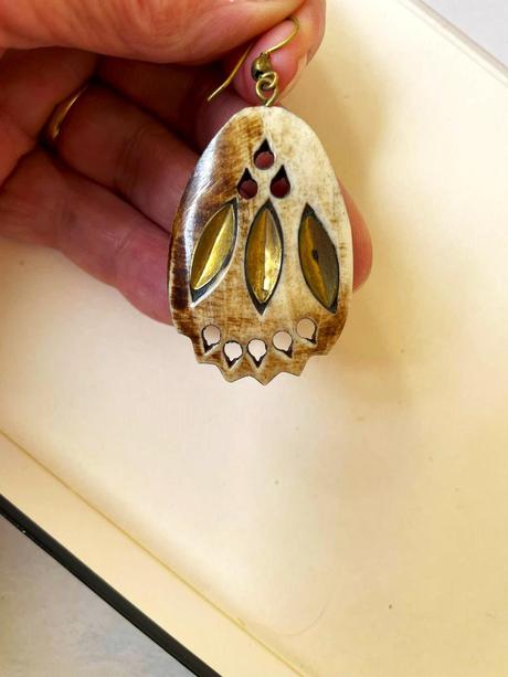 Prírodné kostené náušnice, 