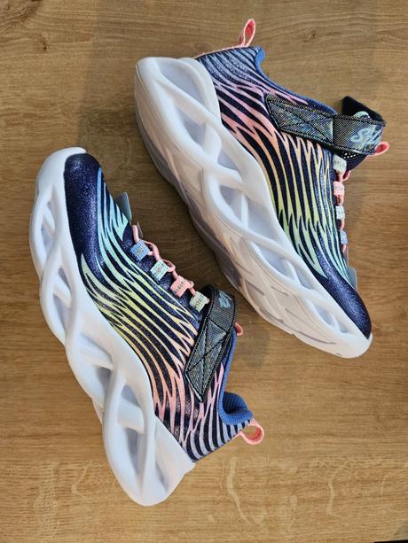 Skechers blikajuce tenisky, skechers,32