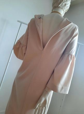 Sofistikované šaty, s