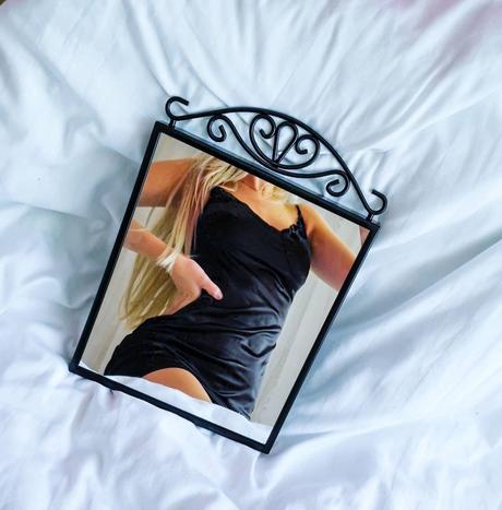 Saténové šaty s čipkou, s