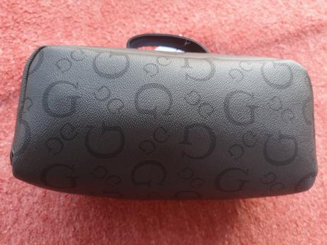 Guess kozmetická taštička, 