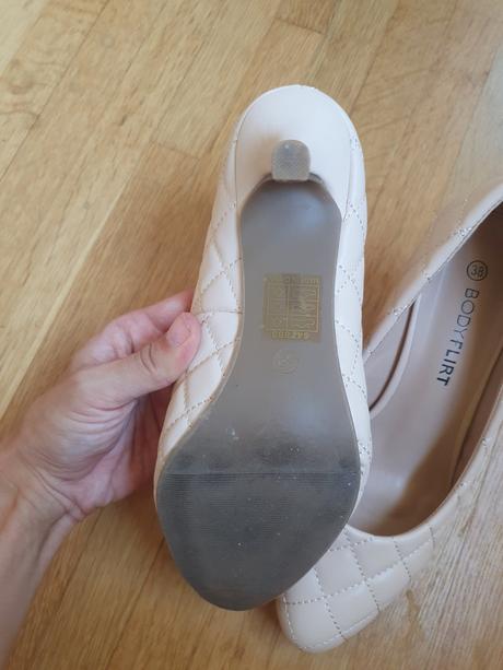 Ružové lodičky, 38